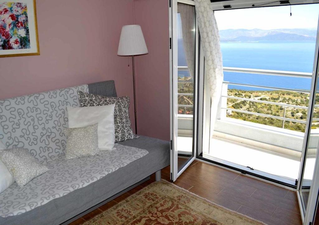 Blue Diamond Villa Szhiniász Kültér fotó